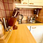 Penthouse Toeoeloe - High Ceilings, Wi-Fi, 24H Shop, Olympic Stadium