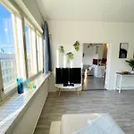 Penthouse Toeoeloe - High Ceilings, Wi-Fi, 24H Shop, Olympic Stadium
