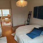Spacious And Bright Apartment For 4