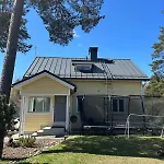 Large House - Sauna, Backyard & Tranquility