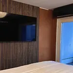 2Ndhomes Suite With Sauna & Jacuzzi In Kamppi