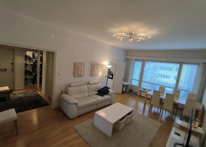 Spacious And Bright Apartment For 4