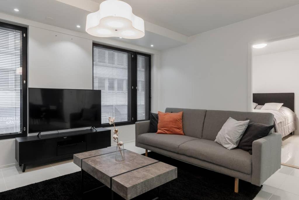 Sleek And Spacious 3 Bedroom In Centre * Helsinki