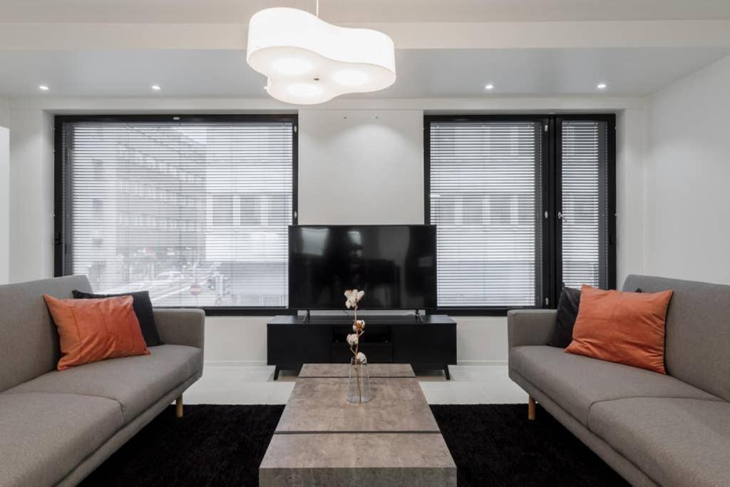 Sleek And Spacious 3 Bedroom In Centre