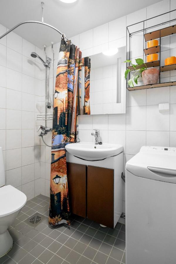 Wehost Spacious Traveller's Hq Above Metro @vilhonvuorenkuja 16 Huoneisto *