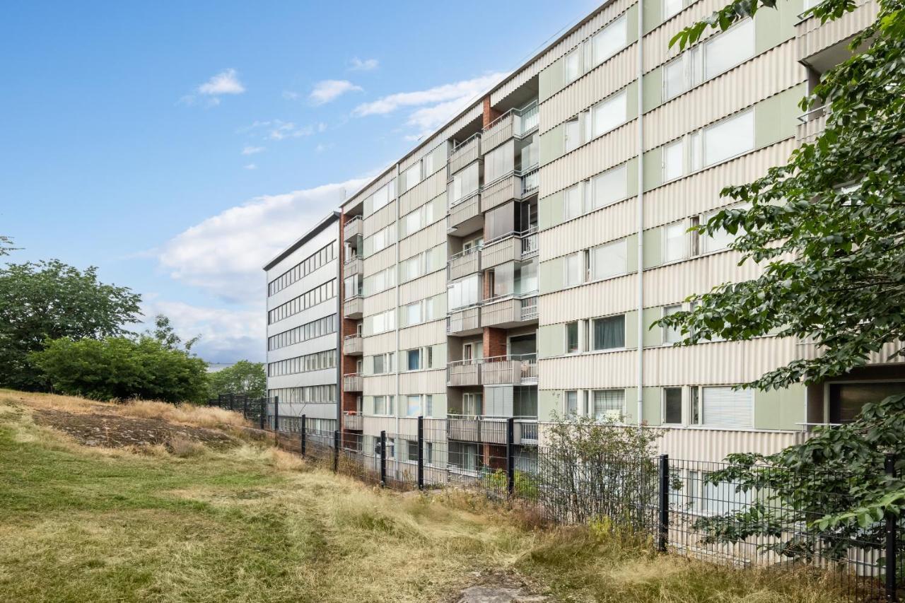 Huoneisto Wehost Spacious Traveller's Hq Above Metro @vilhonvuorenkuja 16 Helsinki