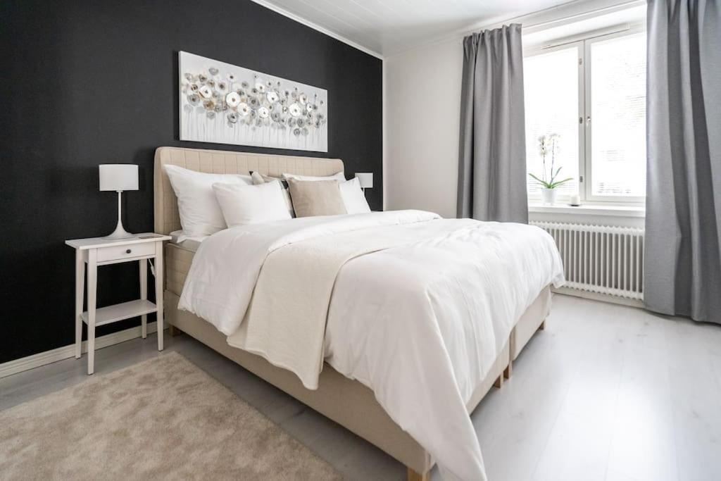 Luminous 1br Next To Puu-vallilla *