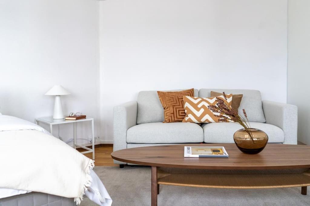 Huoneisto Upper Floor Studio With A Sea View