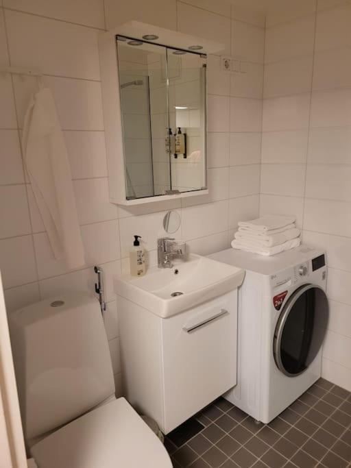 Huoneisto Punavuoripad - Modern Apt. With Park Views In Design District Helsinki