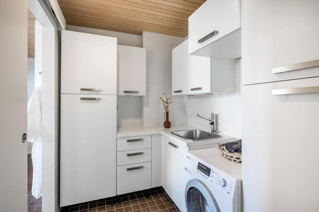 Huoneisto Spacious With Four Terrace, Sauna, Sea View *