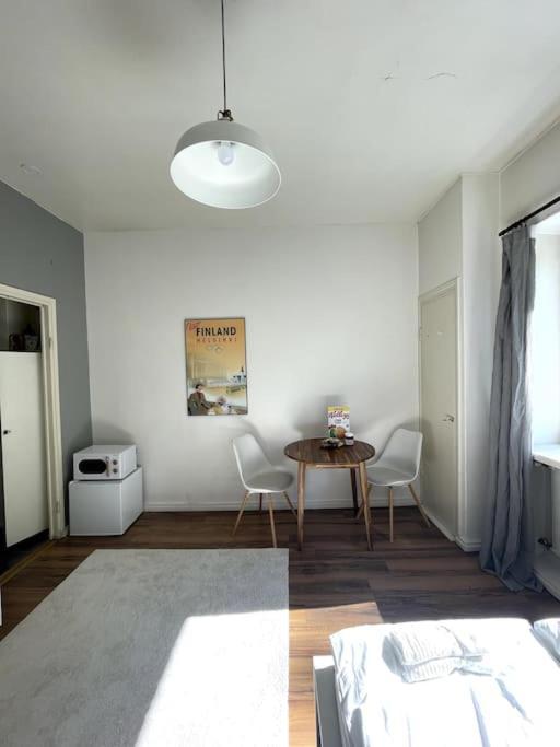 Studio The Vibe / 25min To Airpt & 5min To Center Huoneisto