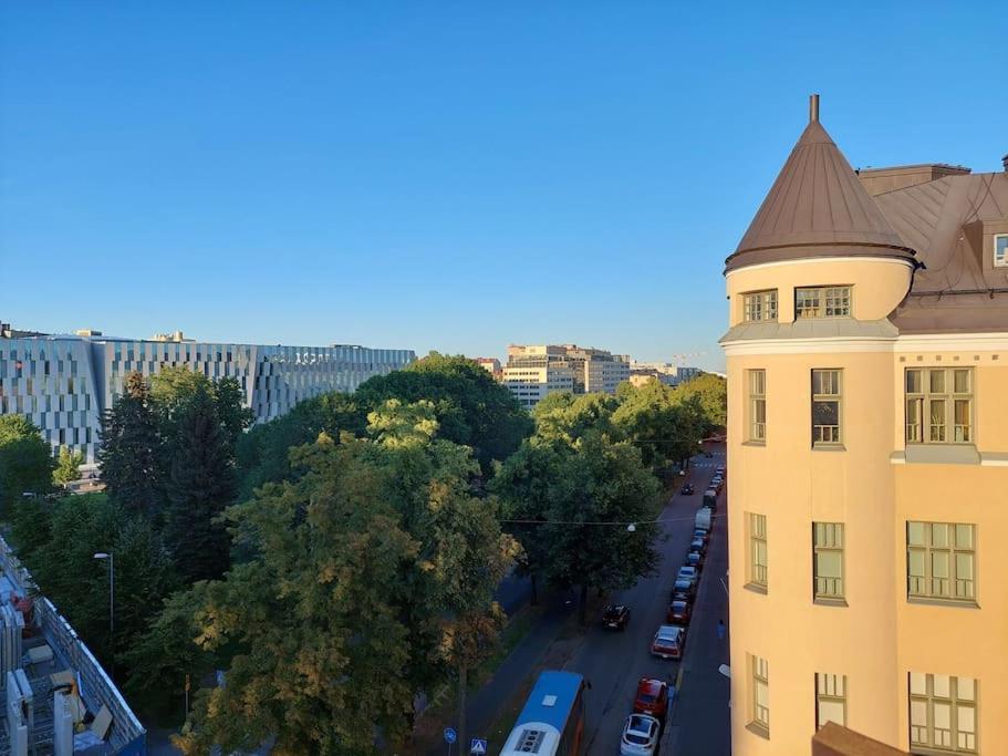 Kattohuoneisto 2h Upealla Naekymaellae Metron Laehellae Huoneisto Helsinki