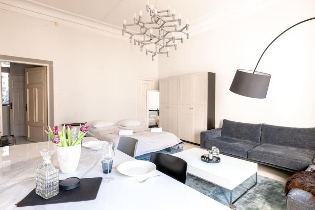 Huoneisto 2ndhomes Stylish Studio In Design District *