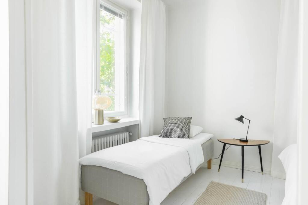 Airy And Bright One-bedroom Huoneisto