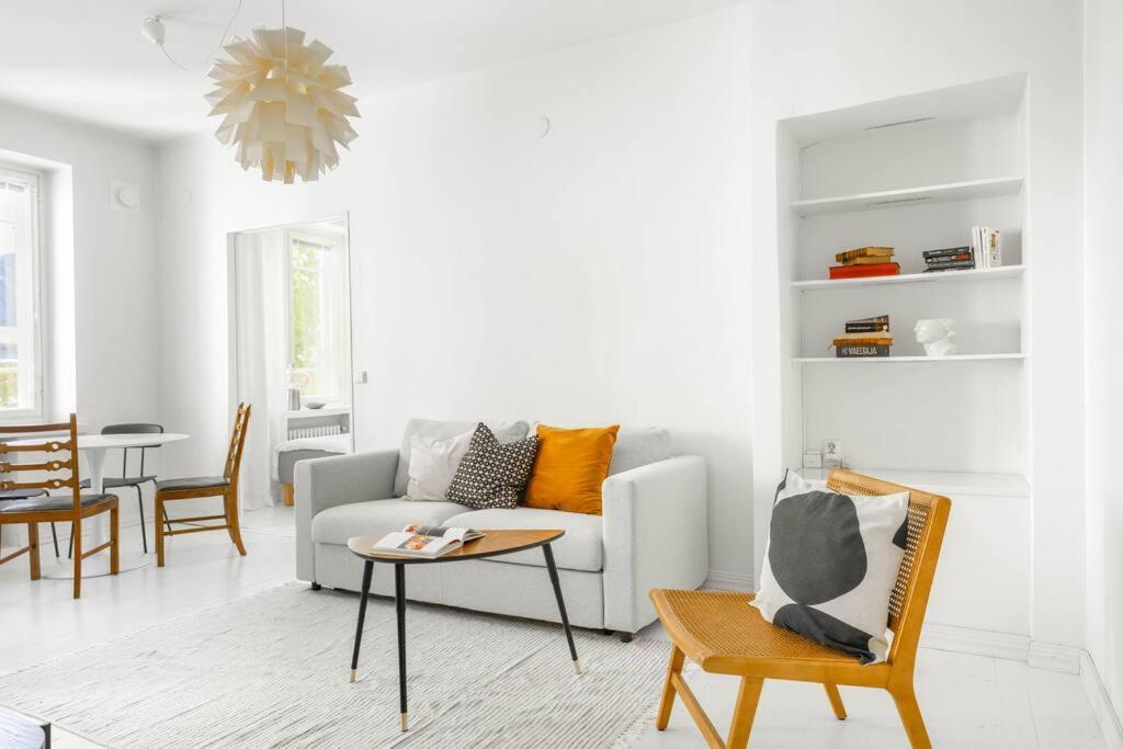 Huoneisto Airy And Bright One-bedroom Helsinki