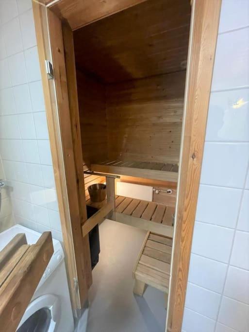 Kotimaailma - Saunallinen Kolmio Herttoniemessae Huoneisto *