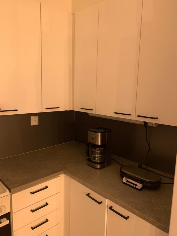 Spacious Next To Metro, Beach, Shopping Centre Huoneisto
