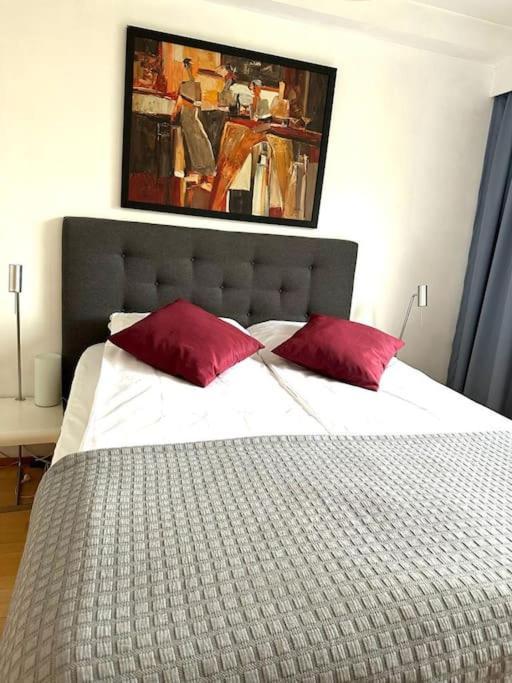 Spacious 2 In Design District, Own Balcony Helsinki