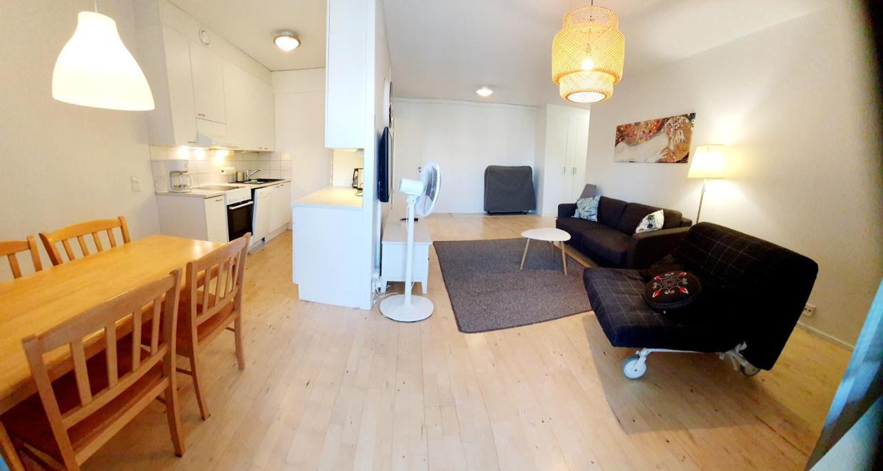 Floor 51m2, Balcony, 150 M Wifi, Free Own Parking Place, 300m Metro *
