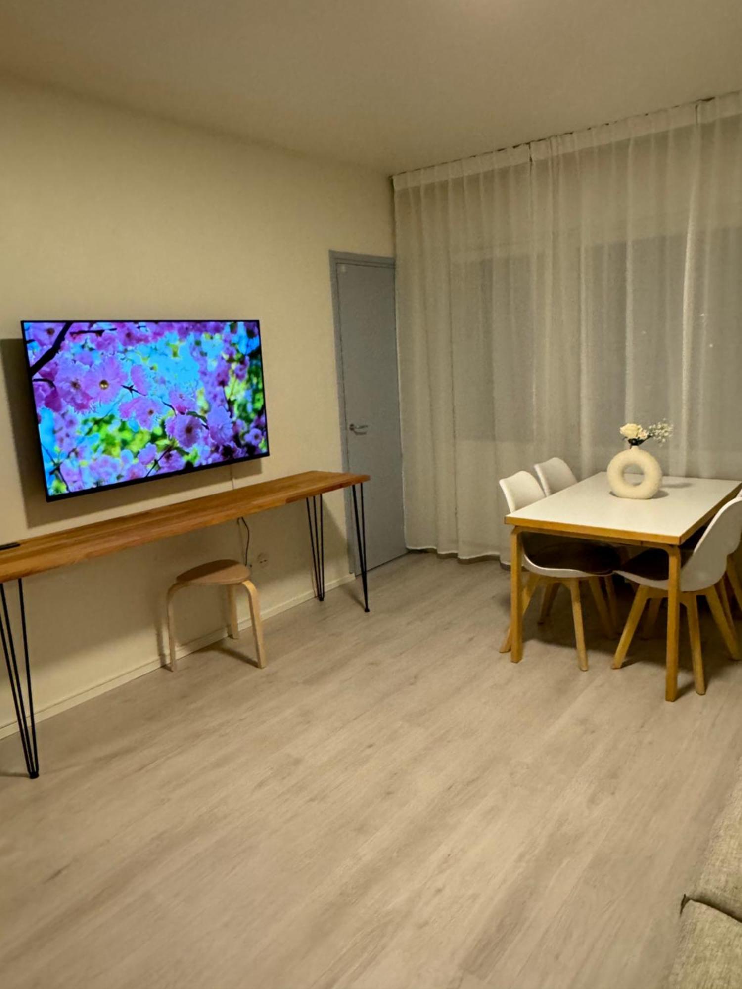 1 Bedroom Comfortable Top Floor In Puotila Near Metrostation And Sea Huoneisto *