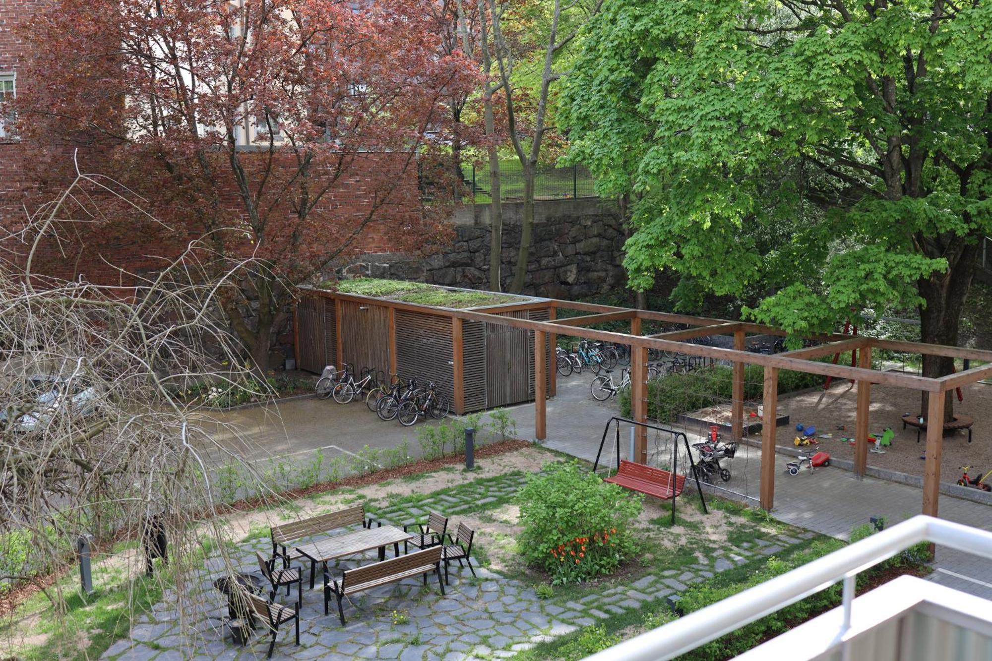 Huoneisto Urban Oasis - Two Bedrooms - Balcony - Nearby Metro *