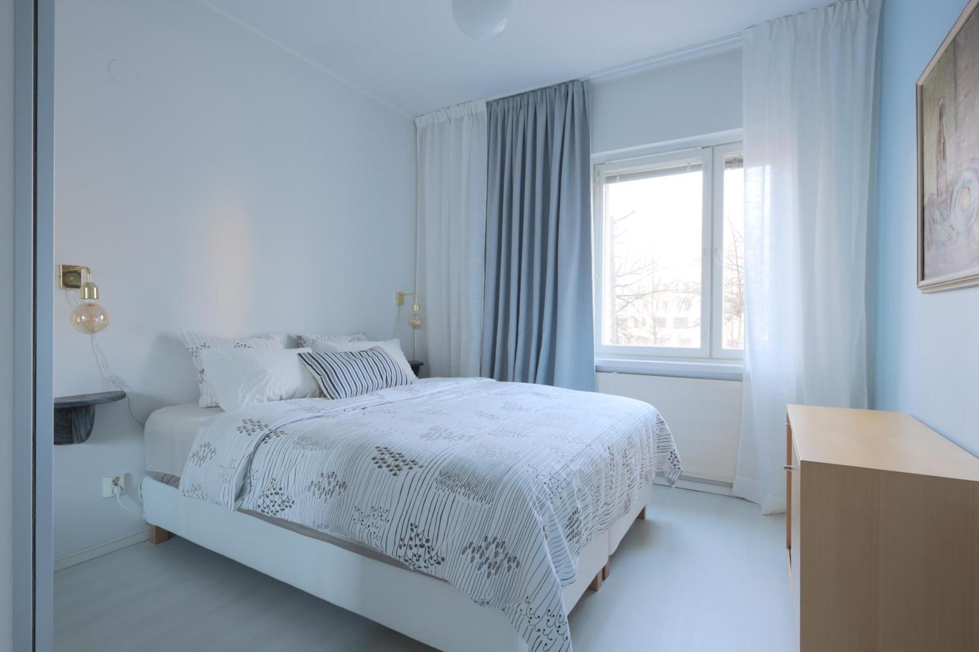 Urban Oasis - Two Bedrooms - Balcony - Nearby Metro Huoneisto