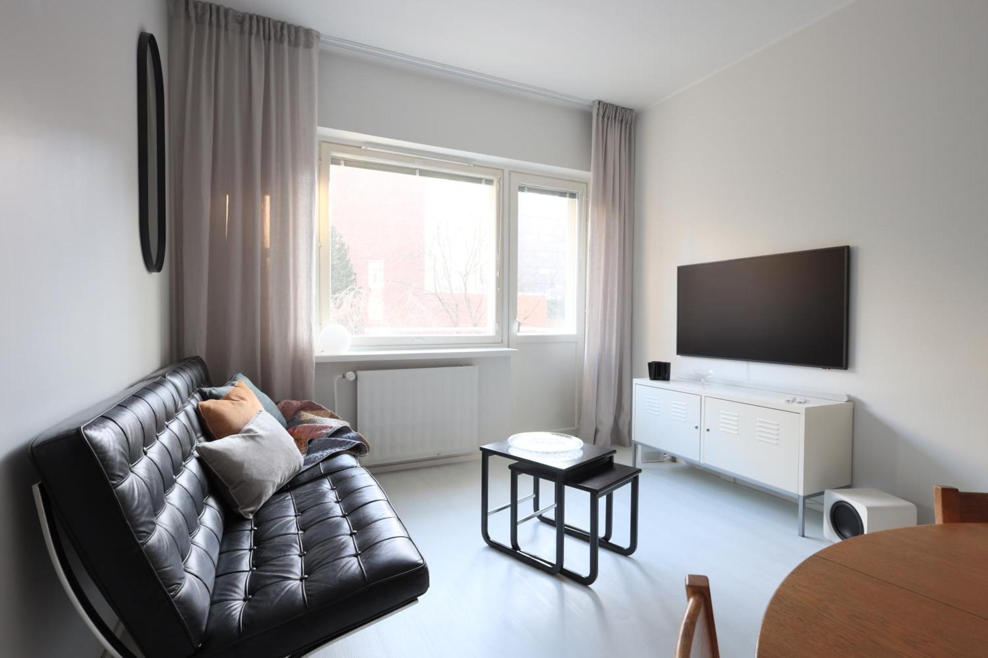 Urban Oasis - Two Bedrooms - Balcony - Nearby Metro