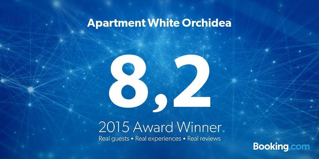 White Orchidea