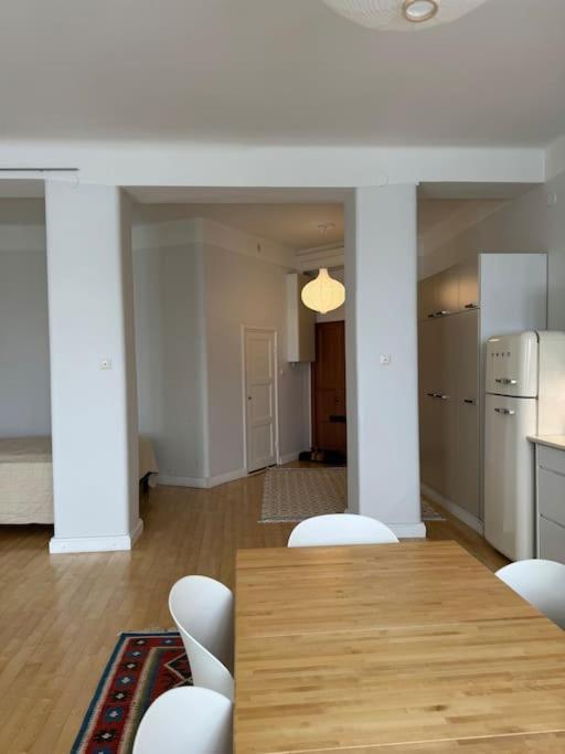 Huoneisto Asunto Keskustassa, Etu-toeoeloe Helsinki