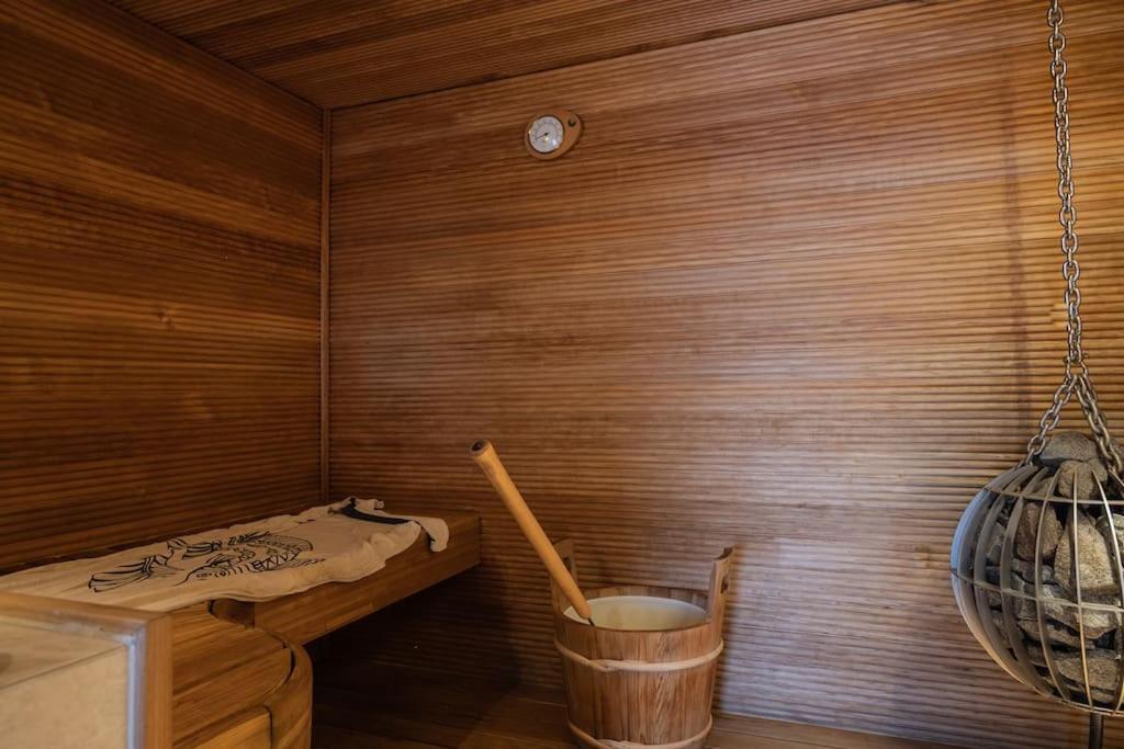 Unique In With Sauna And Hot Tub Huoneisto