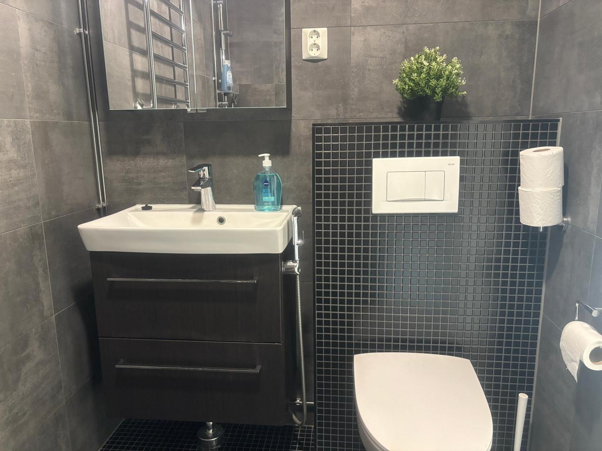 Huoneisto Modern Studio, Private Free Parking ,near Metro Helsinki