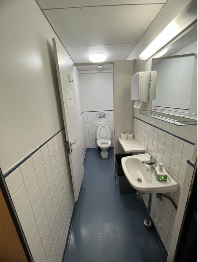 Office House Services 223 Hostelli *