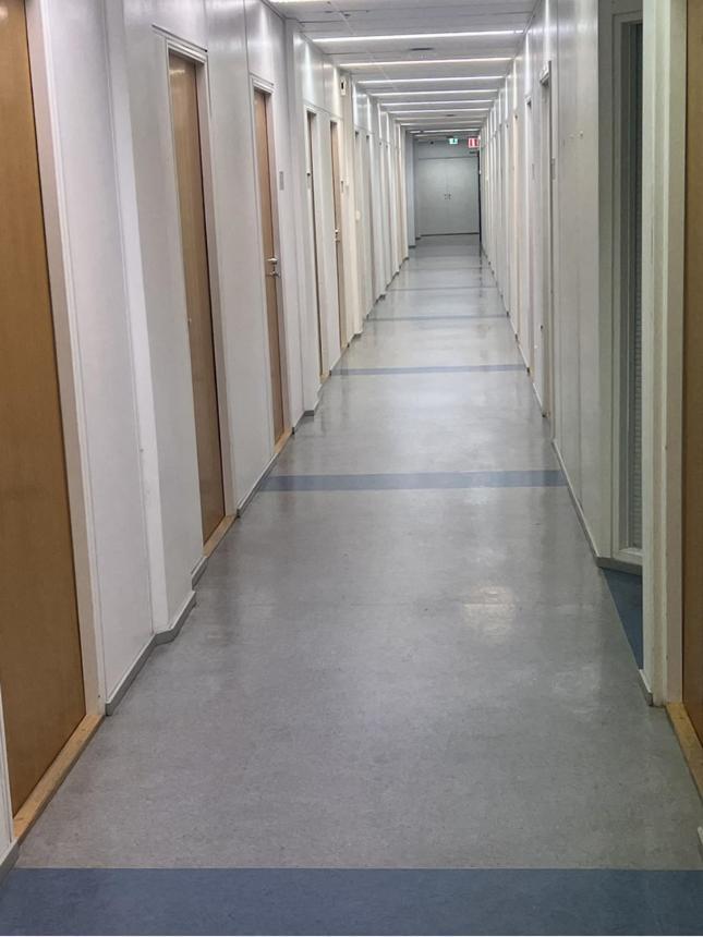 Office House Services 223 Hostelli *
