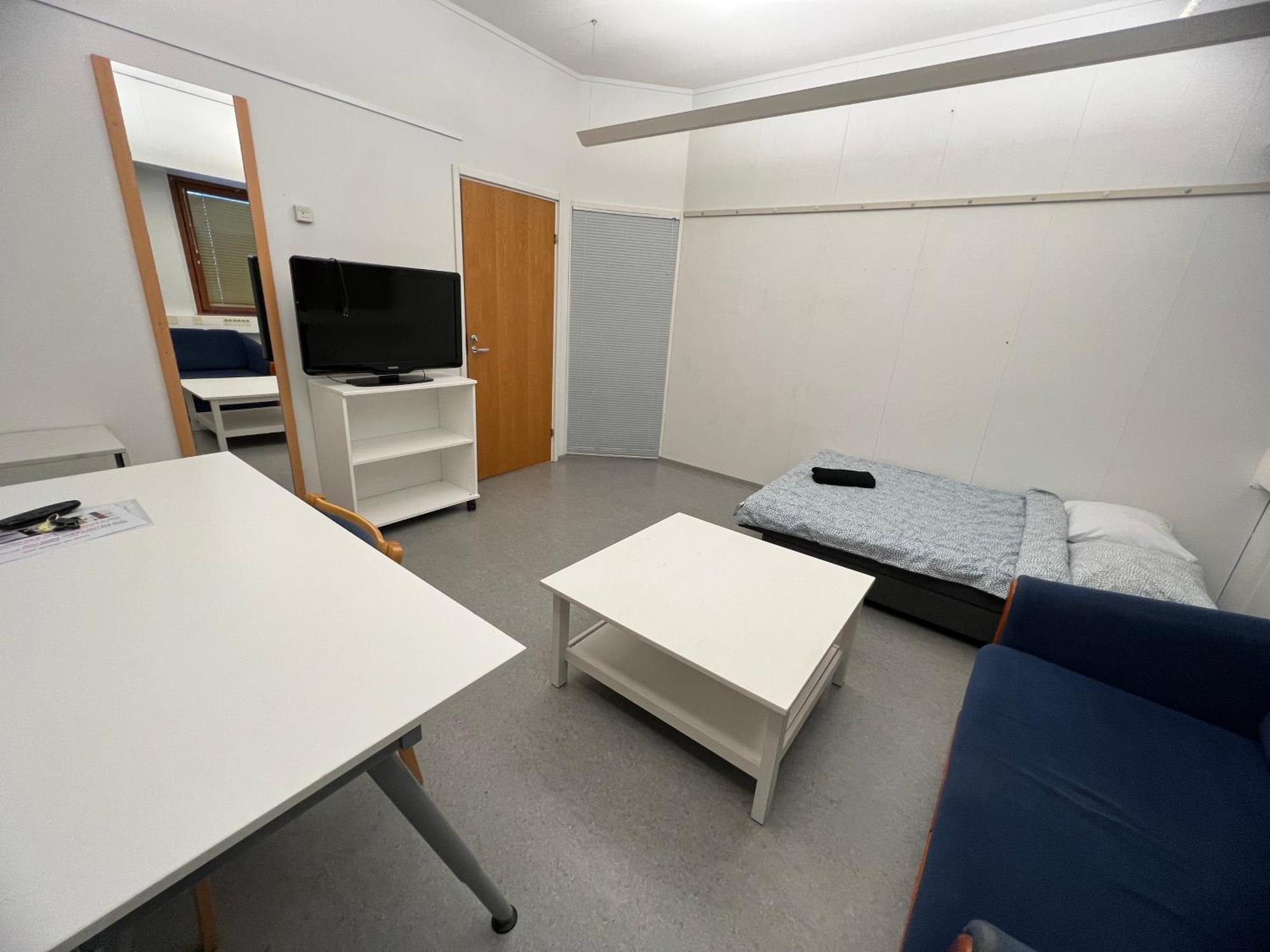Office House Services 208 Hostelli