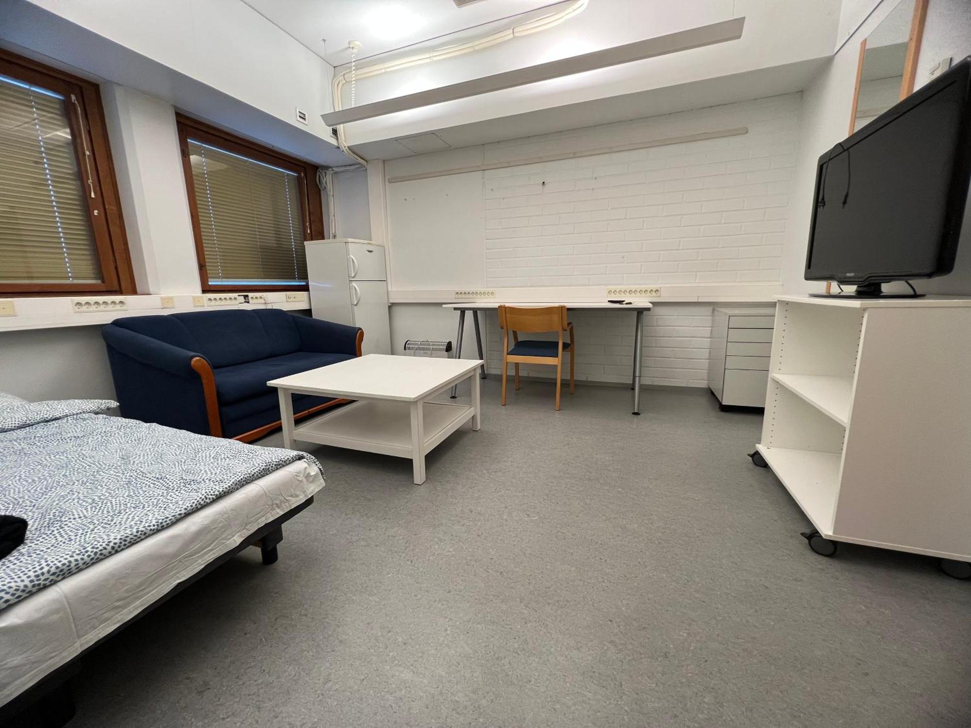 Office House Services 208 Hostelli *