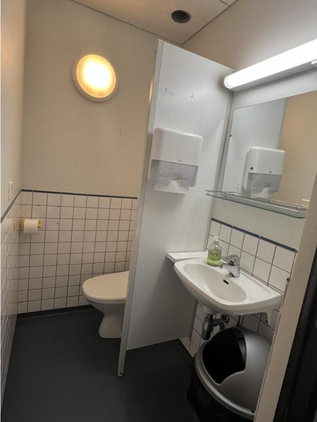 Hostelli Office House Services 656 *