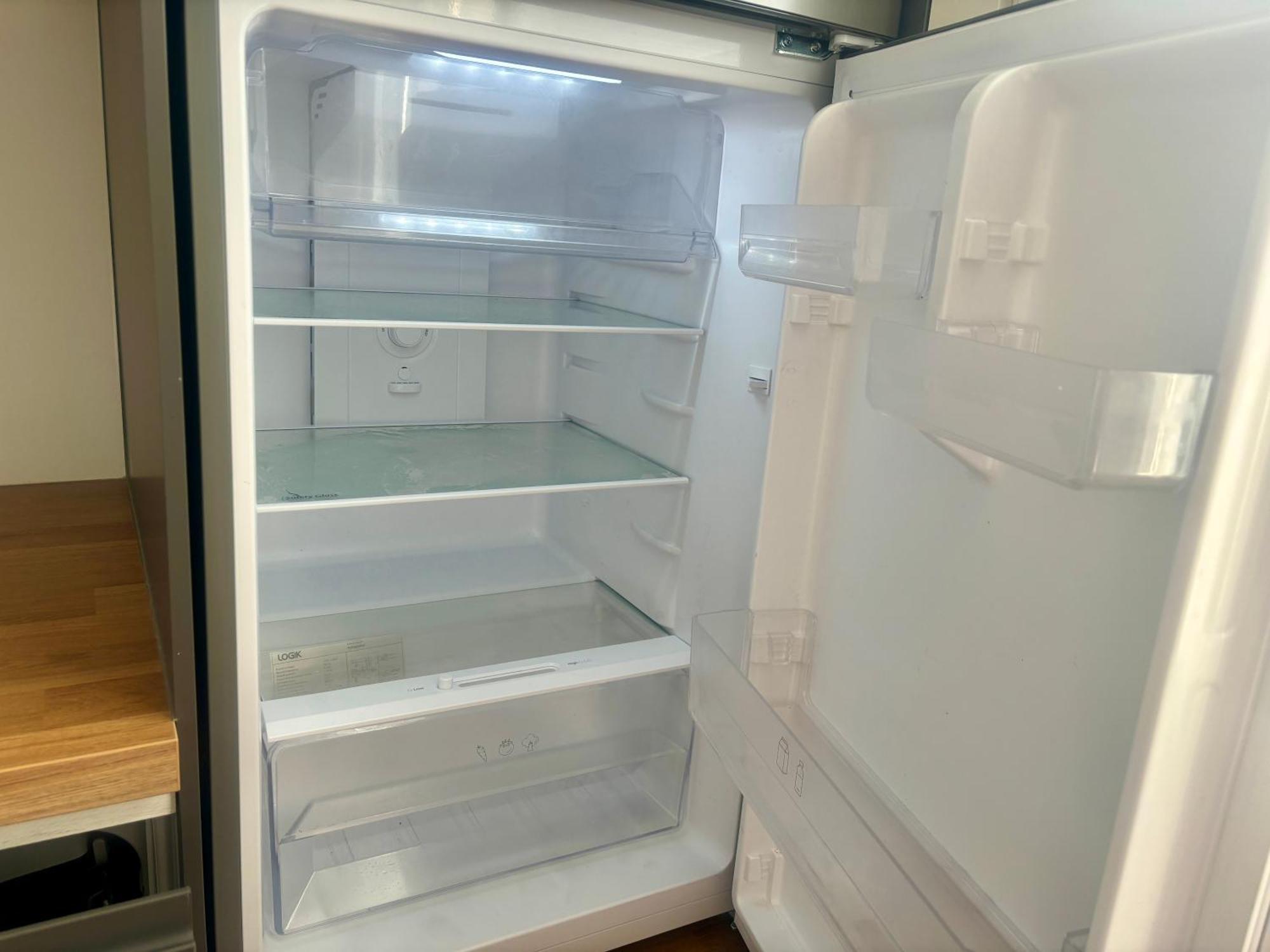 Modern Studio, Private Free Parking ,near Metro Huoneisto *
