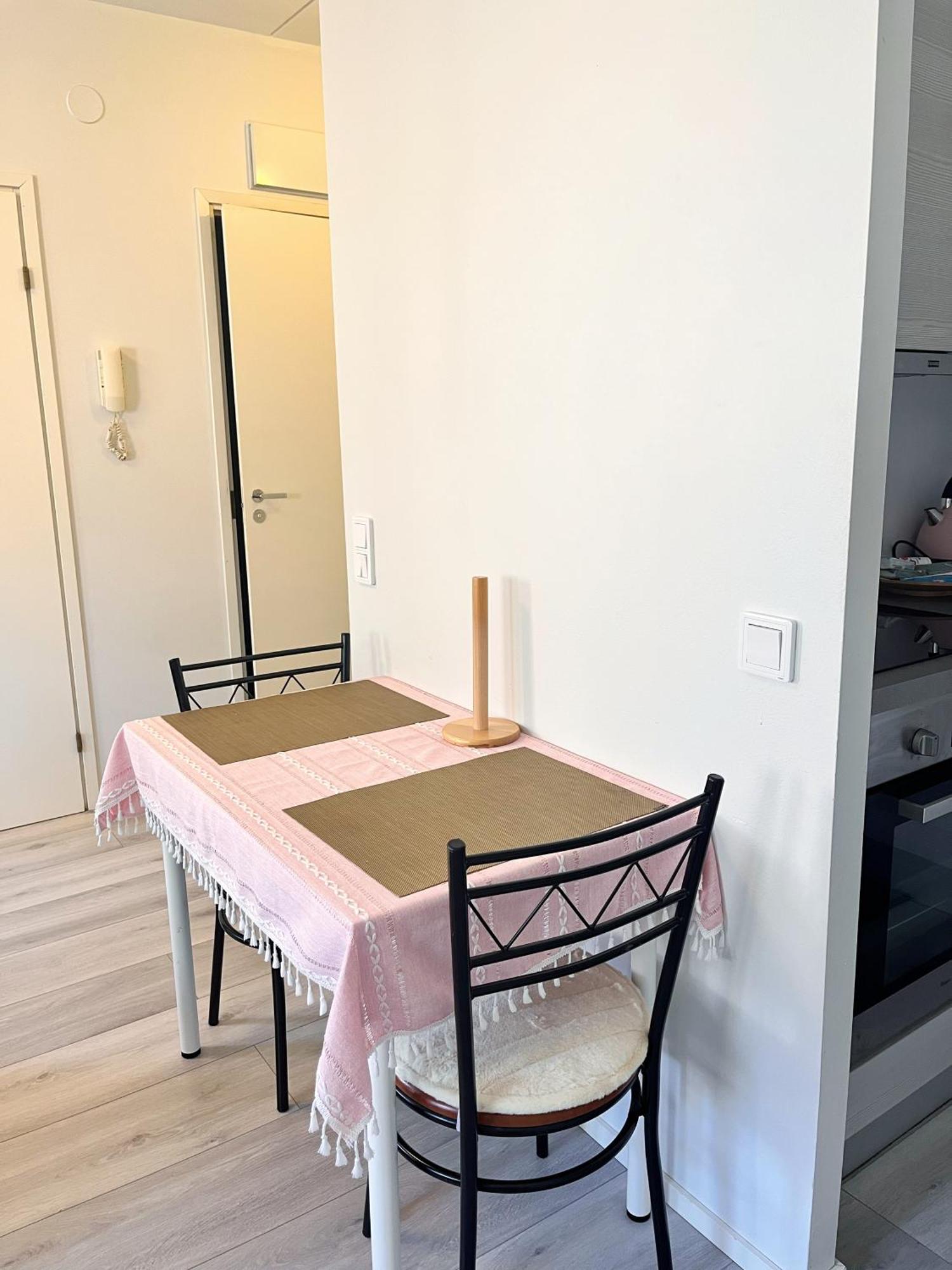 Lovely Next To The Metro Station And Shopping Malls - 16mins To Center, Convenient, Peaceful *
