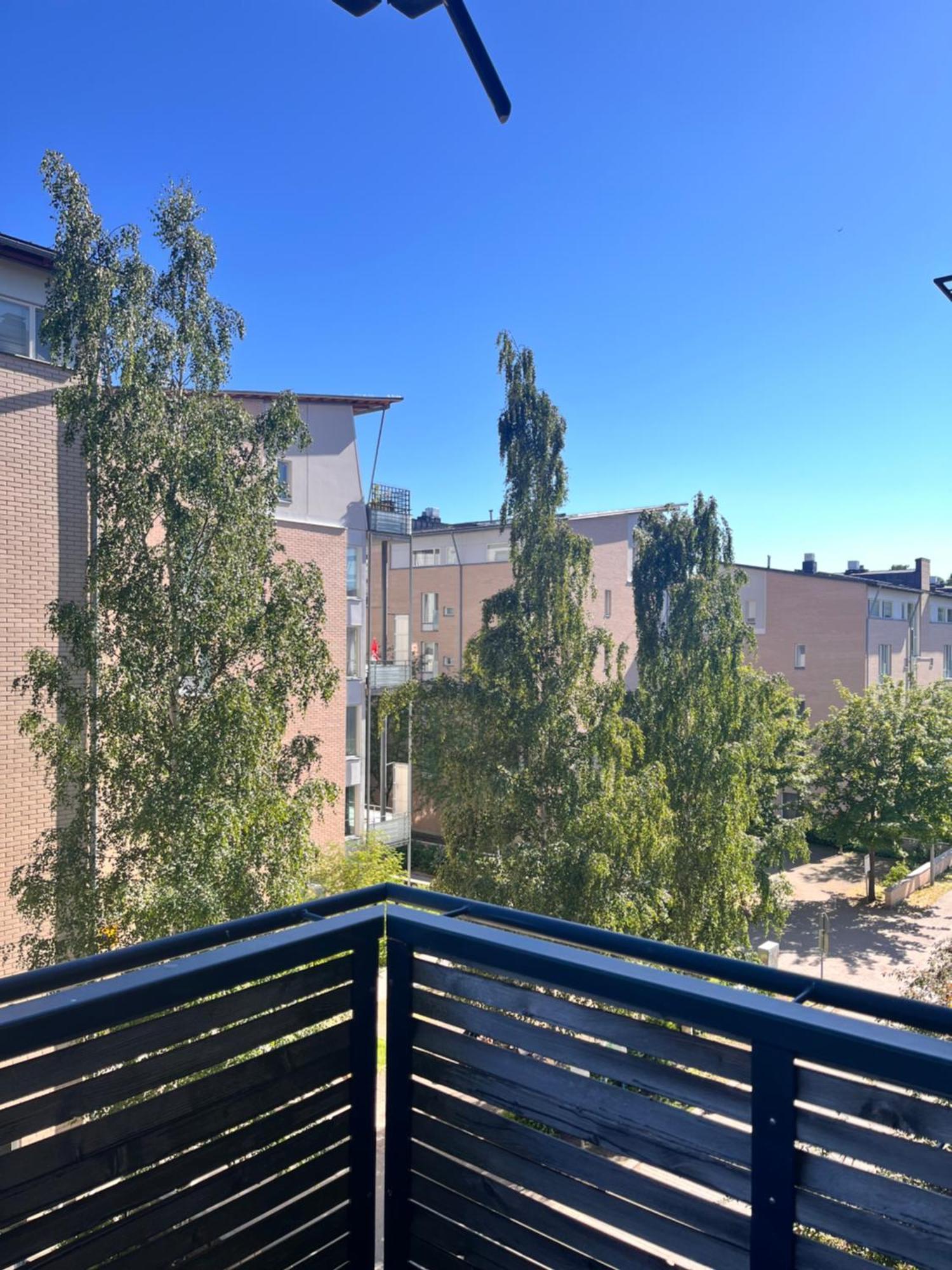 Huoneisto Lovely Next To The Metro Station And Shopping Malls - 16mins To Center, Convenient, Peaceful Helsinki