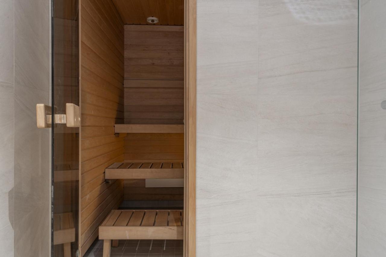 2 Bedroom Family With Sauna And Parking *