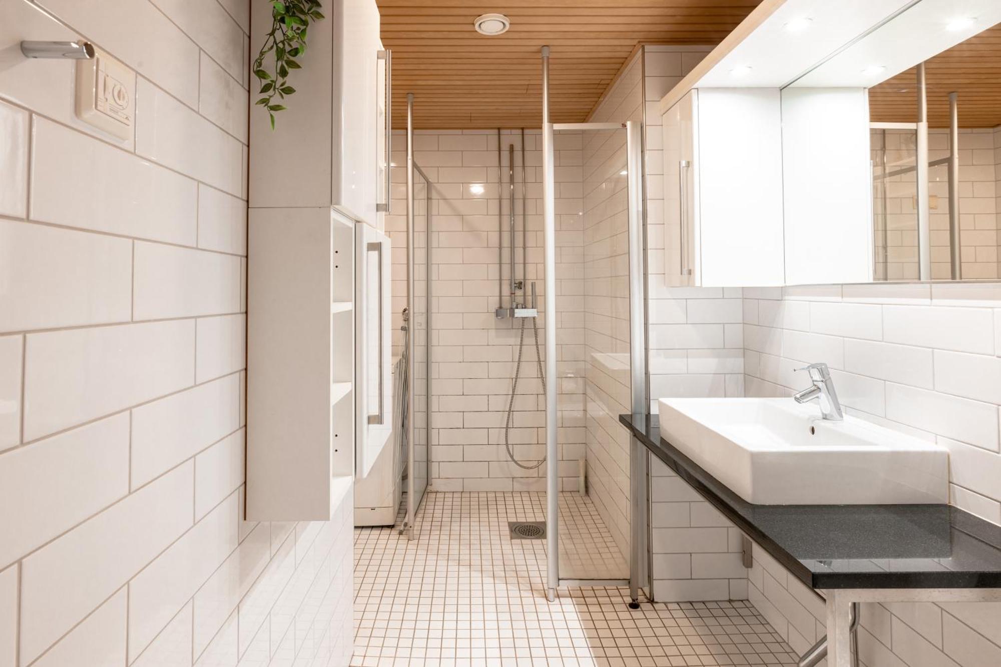 Huoneisto 2ndhomes Kamppi Center With Balcony & Sauna