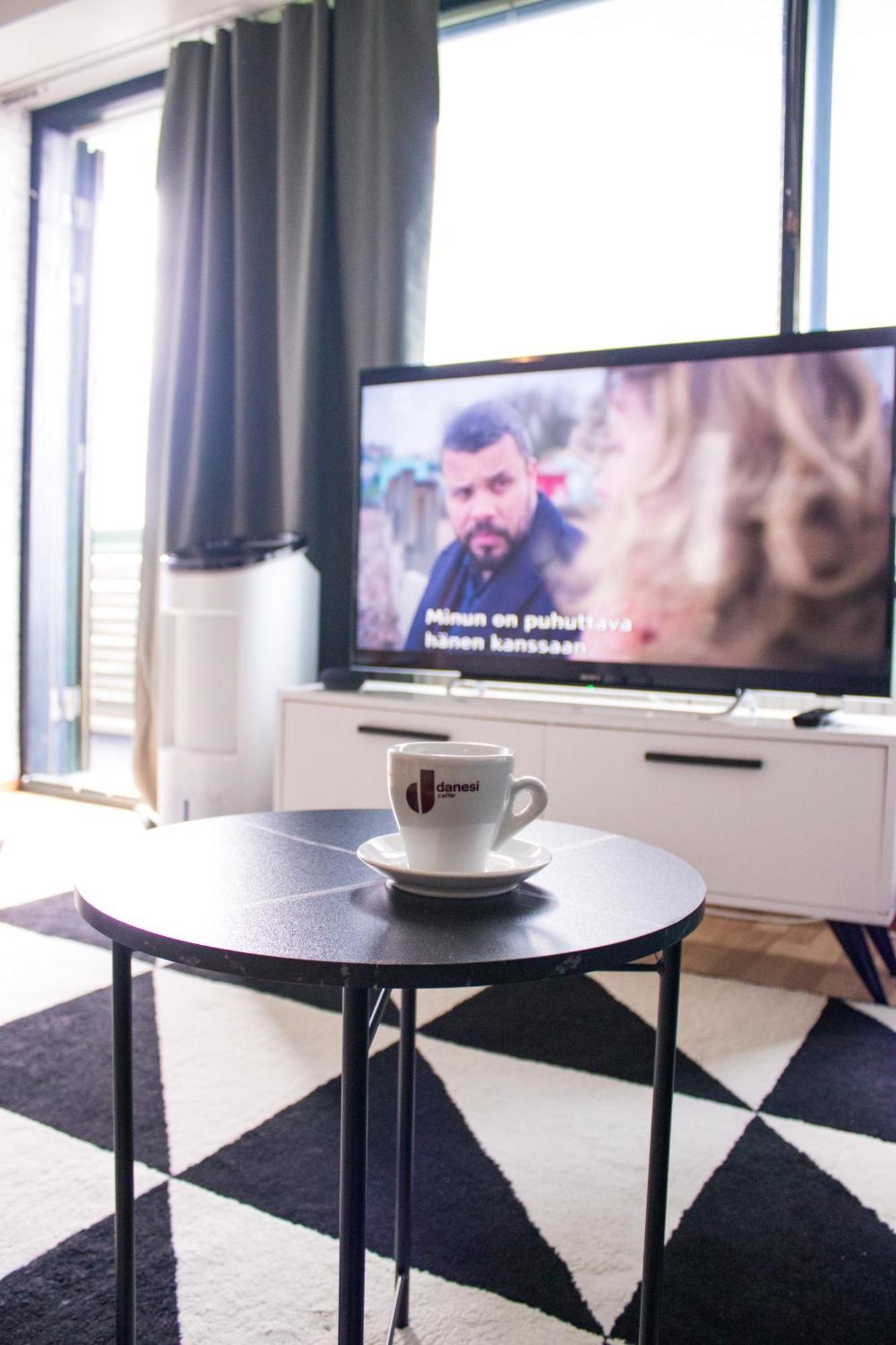 Stylish Urban Escape In Huoneisto