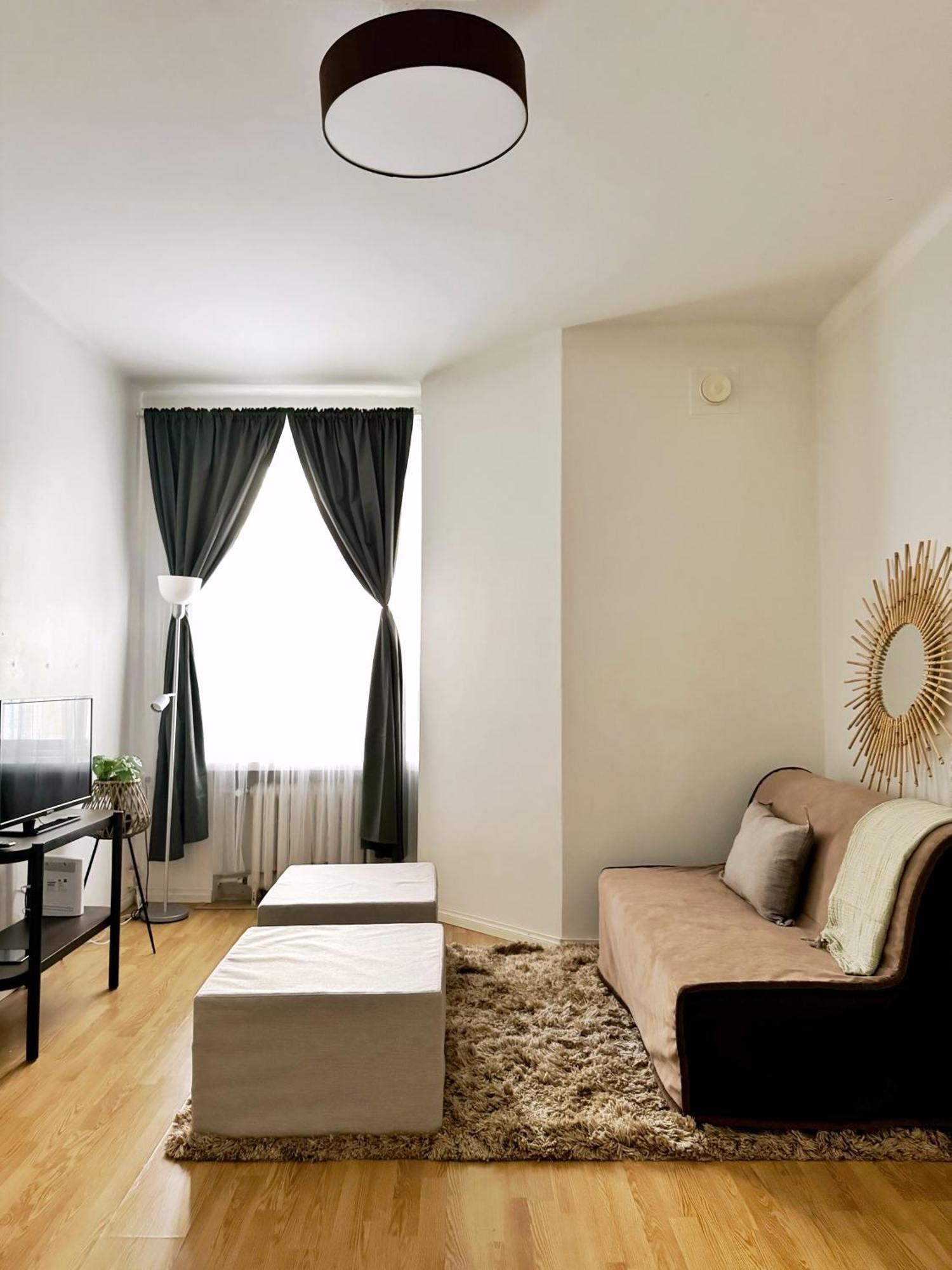 Huoneisto 1br Demure Design Urban Living Space *
