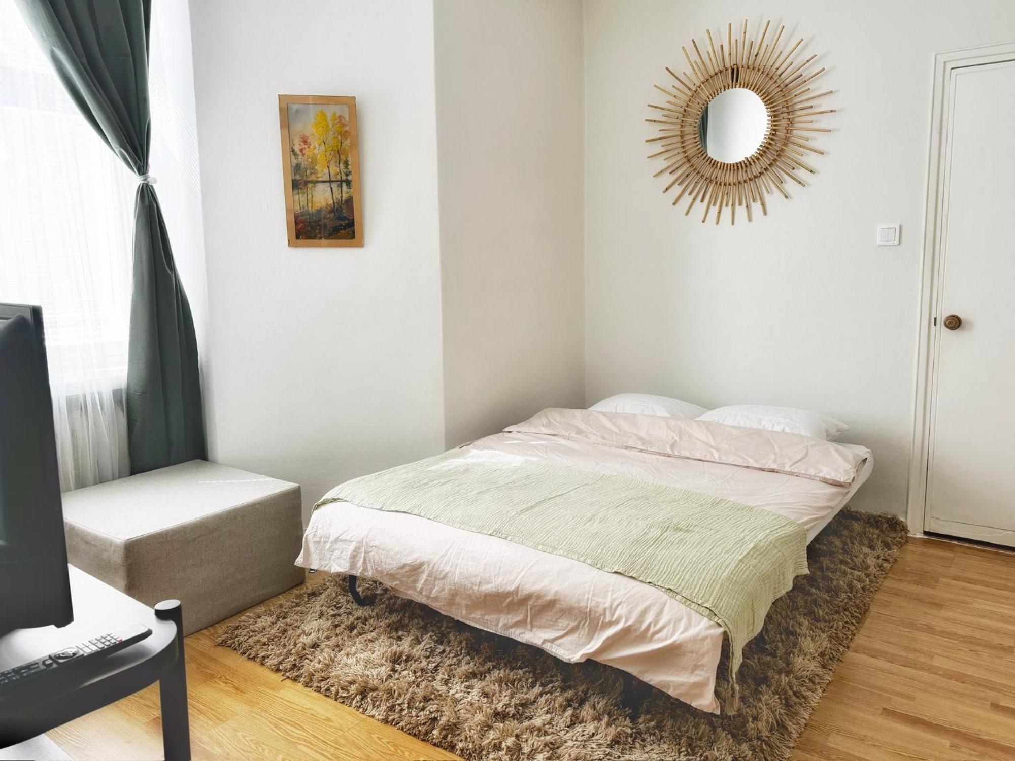 1br Demure Design Urban Living Space Huoneisto