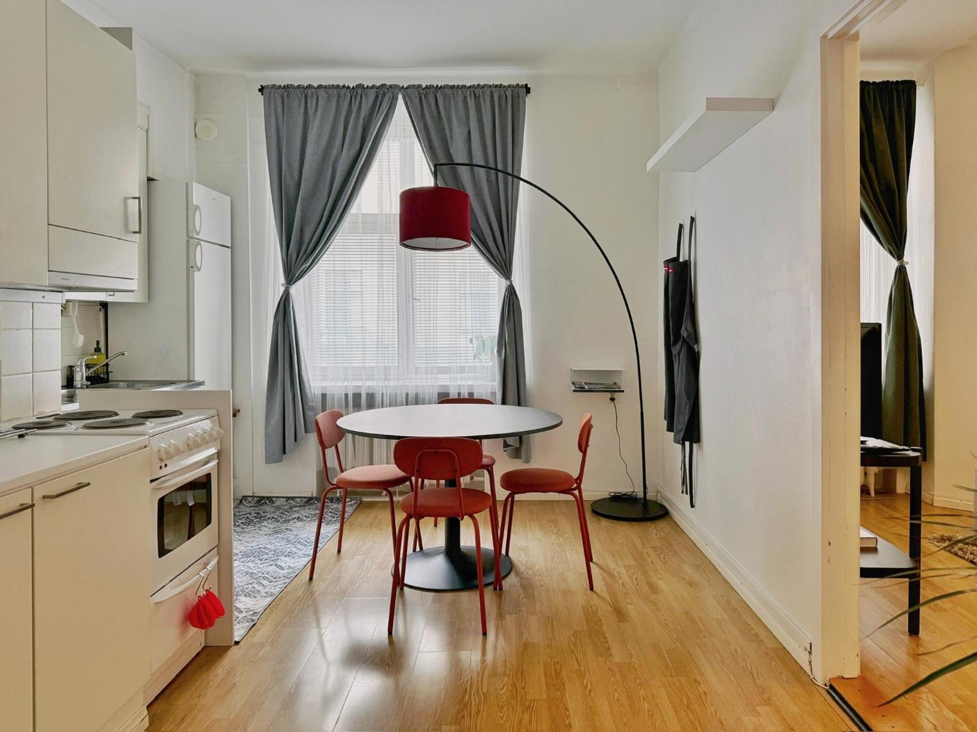 1br Demure Design Urban Living Space Huoneisto
