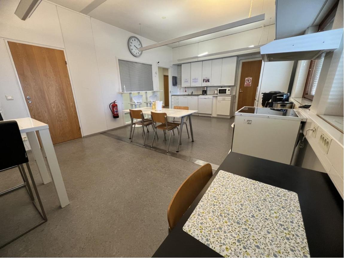 Hostelli Office House Services 218 *
