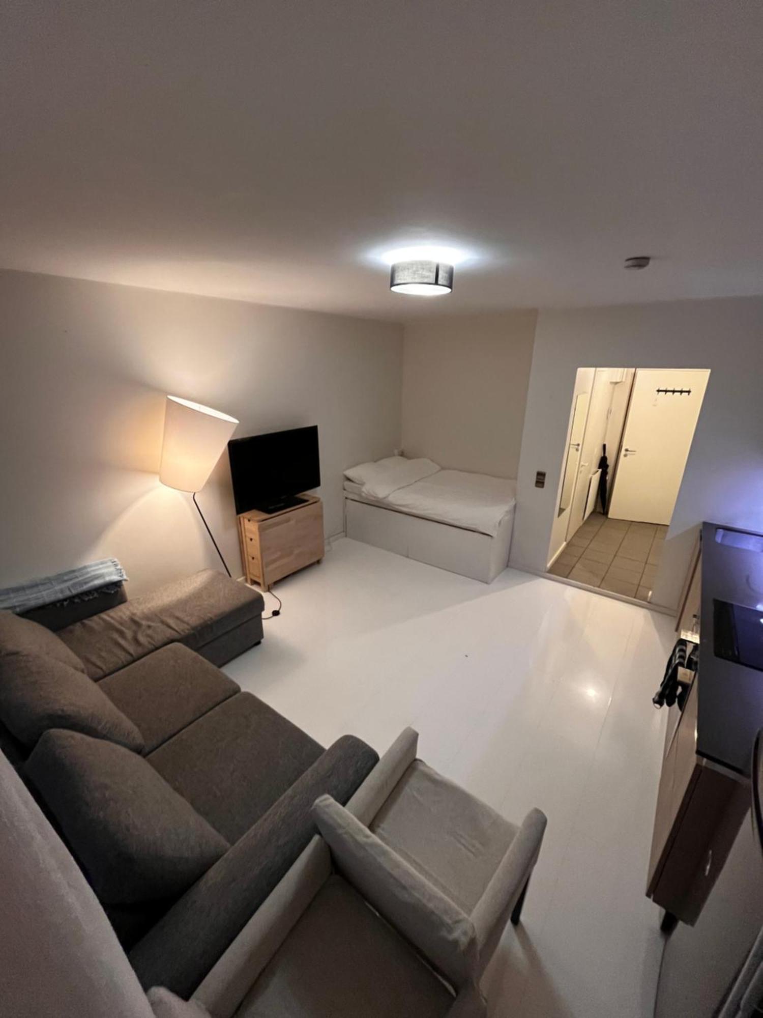 Huoneisto Modern With Balcony In Center *