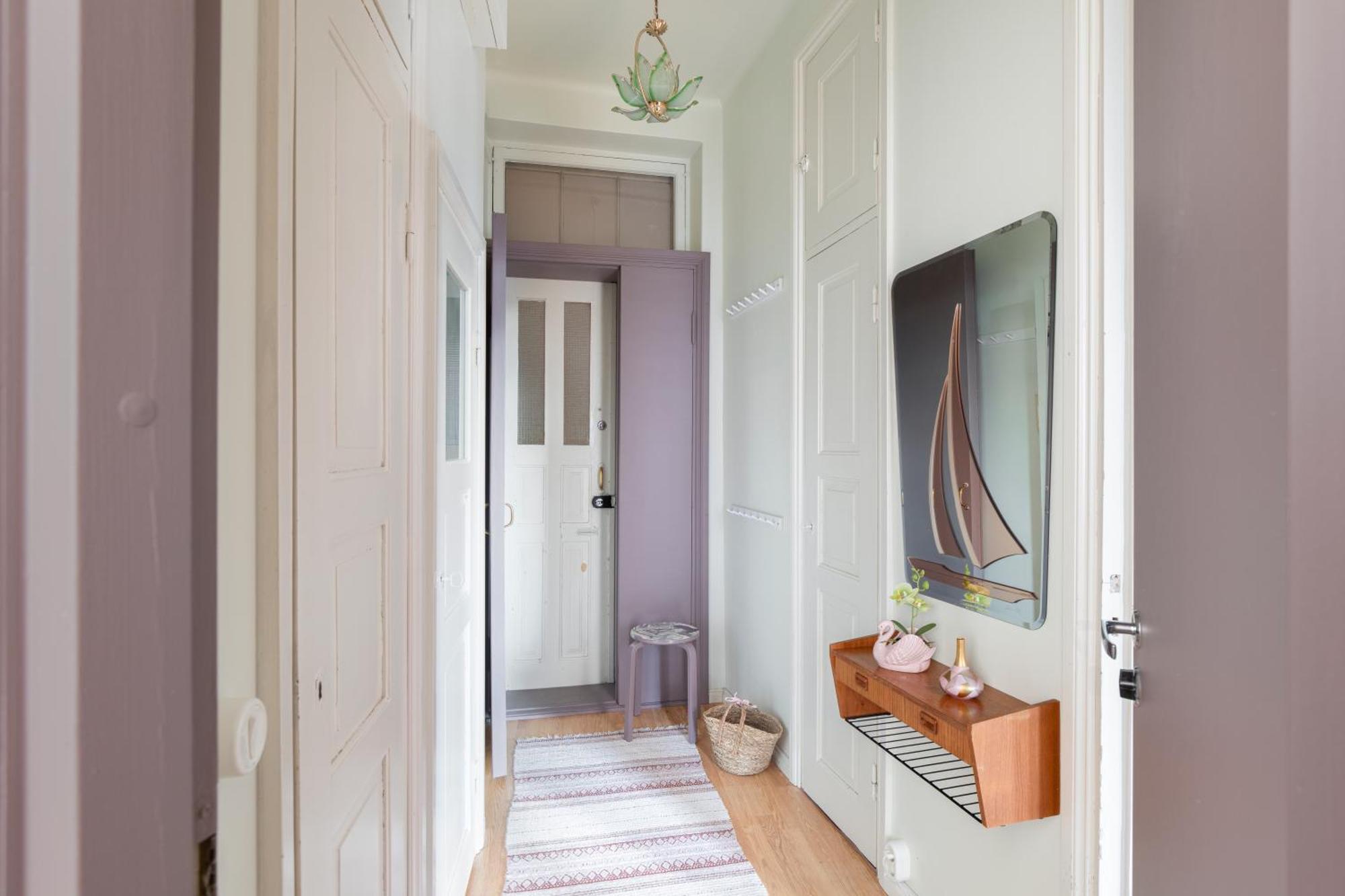 Lovely Vintage Suite, Autohalli *