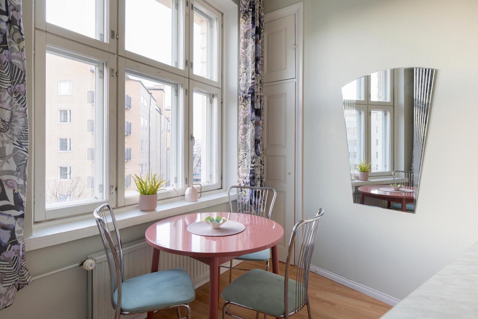 Huoneisto Lovely Vintage Suite, Autohalli Helsinki