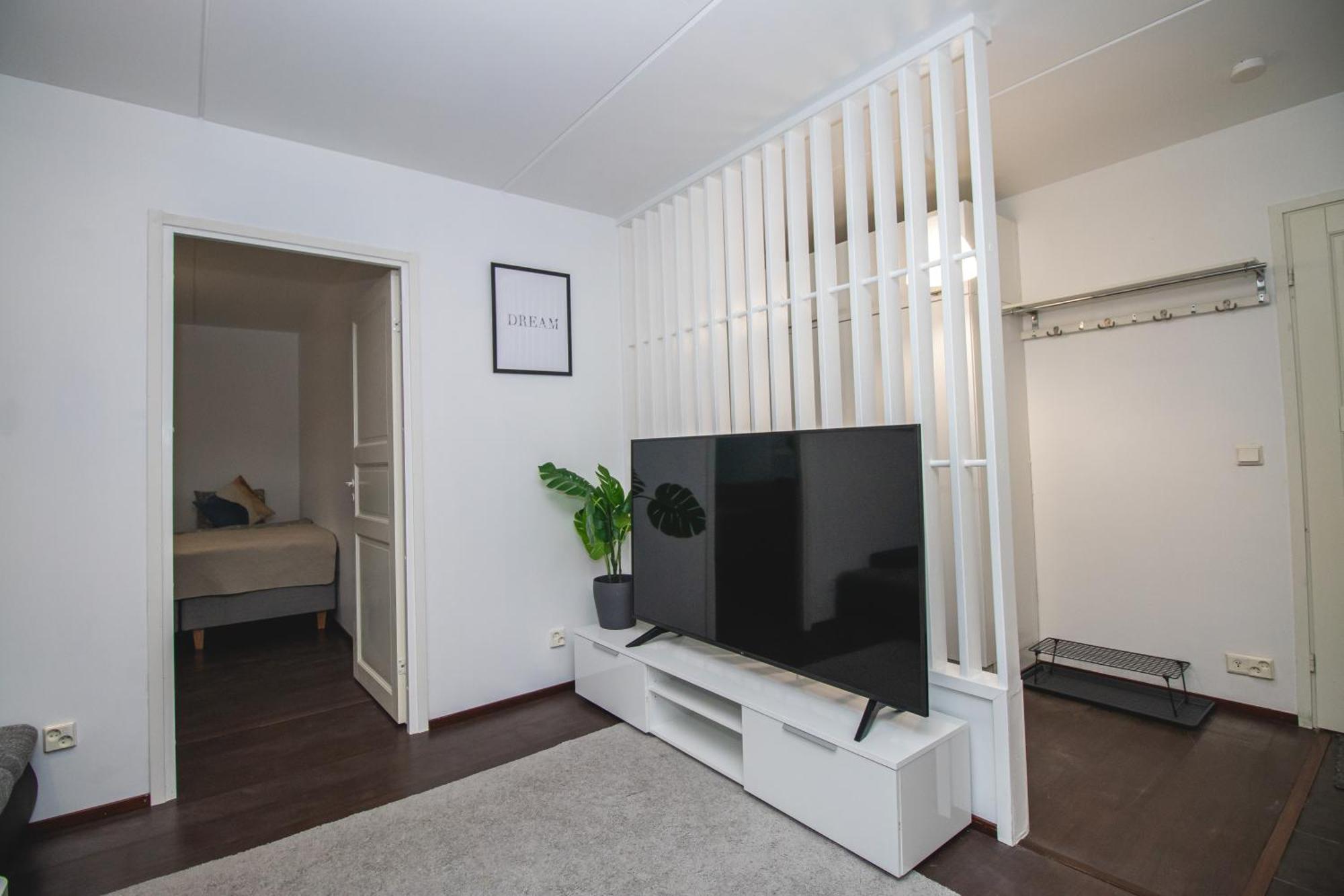 Huoneisto Cozy Near Metro Station *
